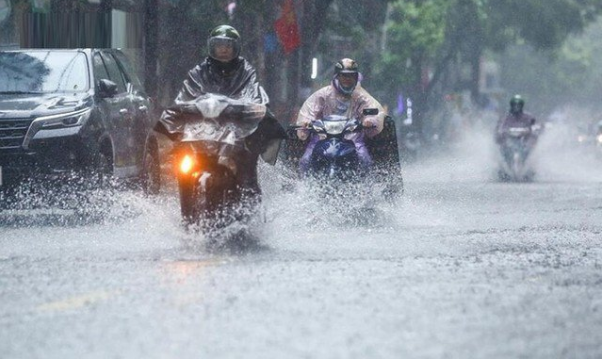 Chủ động ứng phó không khí lạnh, dông lốc dịp nghỉ lễ 30/4 - 1/5 - Ảnh 1.