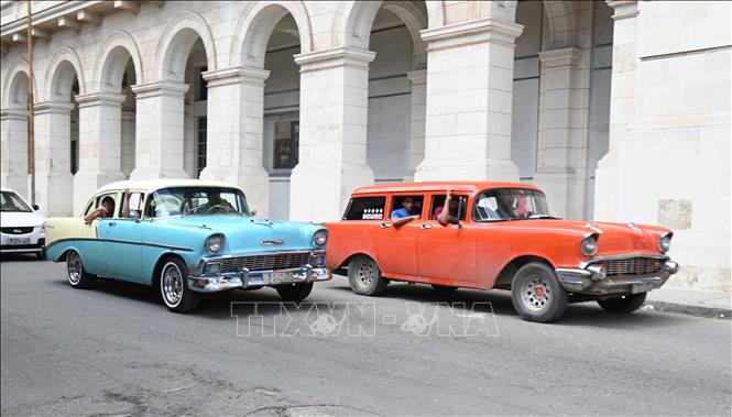 Xe ô tô cổ - di sản văn hóa giữa lòng thủ đô Cuba - Ảnh 2.