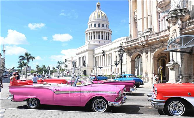 Xe ô tô cổ - di sản văn hóa giữa lòng thủ đô Cuba - Ảnh 1.