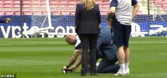 Arsenal đòi UEFA đo chiều dài mặt cỏ vì lo Simeone sử dụng 'chiêu trò' và cái kết bất ngờ - Ảnh 1.