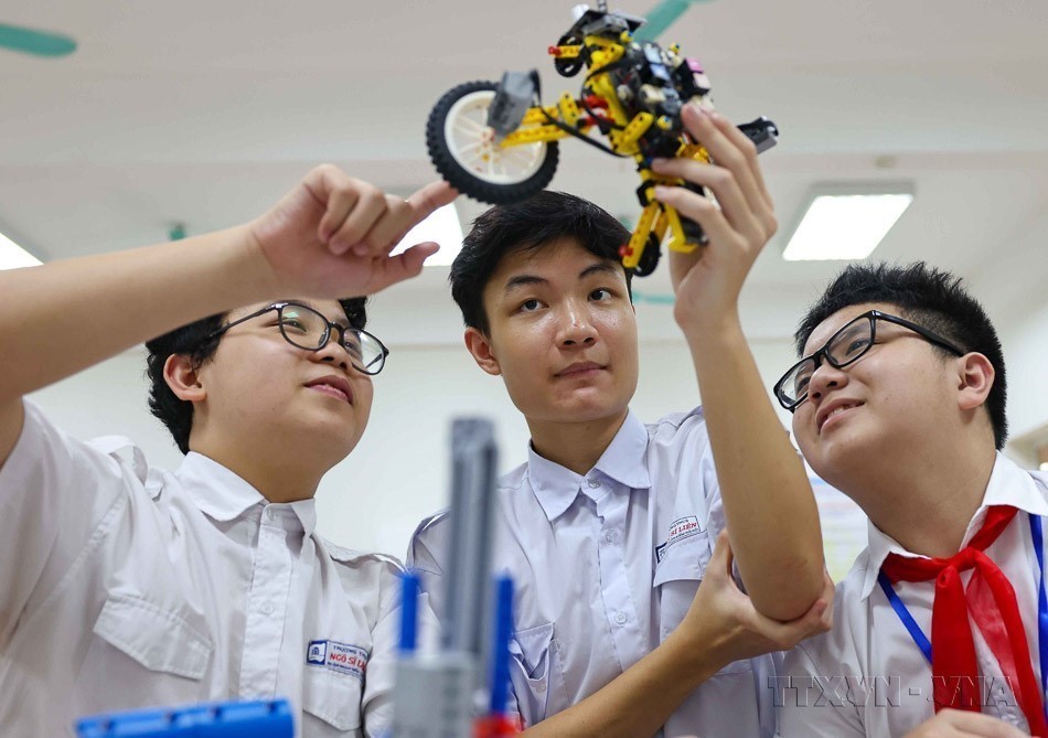 Chiến thắng 30/4: Điểm tựa lịch sử cho yêu cầu phát triển trong kỷ nguyên mới - Ảnh 3.