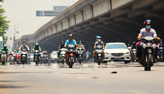 Dự báo thời tiết ngày 4/4: Từ Quảng Trị đến Quảng Ngãi nhiều nơi nắng nóng gay gắt - Ảnh 1.