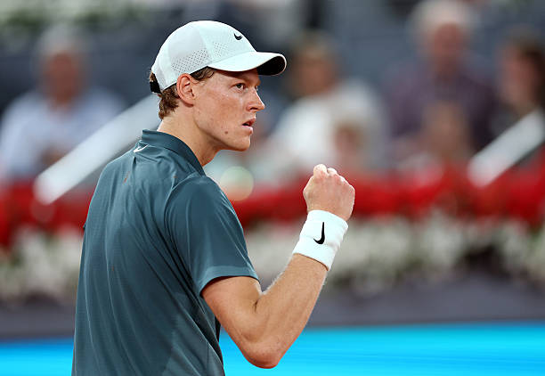 Tay vợt số một thế giới Jannik Sinner tiếp tục khẳng định đẳng cấp khi đánh bại Rafael Jodar để giành quyền vào bán kết Madrid Open 2026