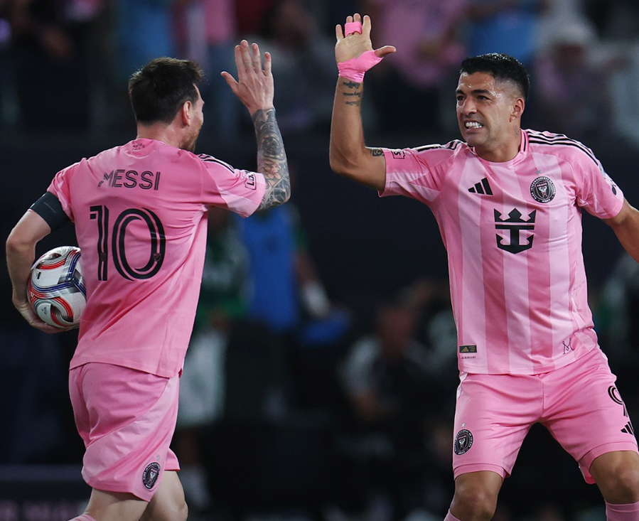 Messi, Suarez lập công, Inter Miami thoát hiểm trên sân nhà - Ảnh 1. Messi, Suarez lập công, Inter Miami thoát hiểm trên sân nhà - Ảnh 1.