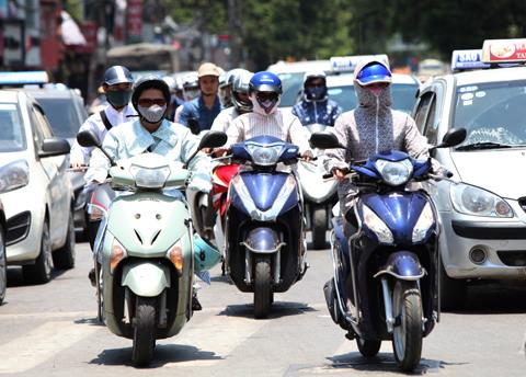 Dự báo thời tiết ngày 5/4: Trung Bộ và Nam Bộ nắng nóng diện rộng - Ảnh 1. Dự báo thời tiết ngày 5/4: Trung Bộ và Nam Bộ nắng nóng diện rộng - Ảnh 1.