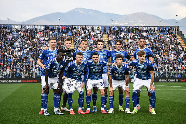 Como đang bay cao ở Serie A với Cesc Fabregas