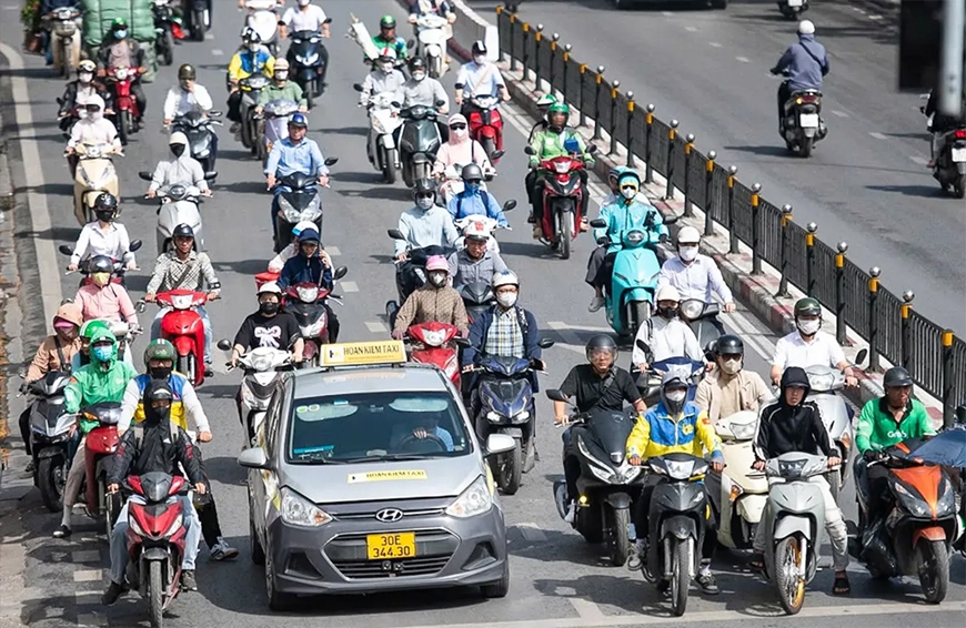 Dự báo thời tiết hôm nay 7/4: Nắng nóng bao phủ cả nước, miền Trung có nơi trên 40 độ C - Ảnh 1.