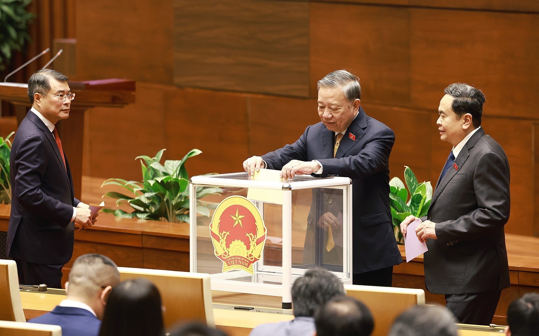 Kỳ họp thứ Nhất, Quốc hội khóa XVI: Quốc hội bầu Thủ tướng Chính phủ