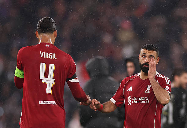 Wayne Rooney: "Tuổi tác đang trở thành gánh nặng với Salah và Van Dijk"