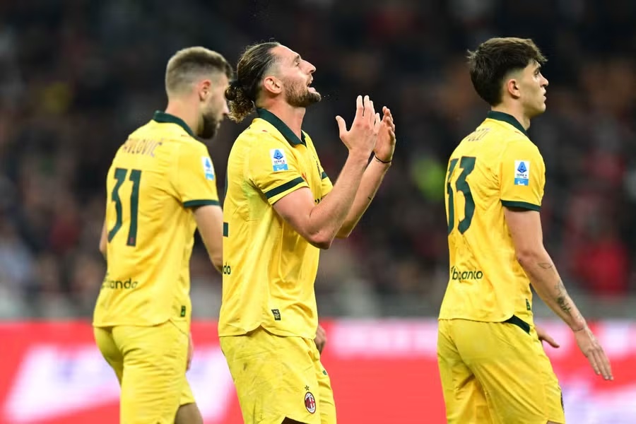 AC Milan thua ngay trên sân nhà, nguy cơ văng khỏi nhóm dự Champions League - Ảnh 1.