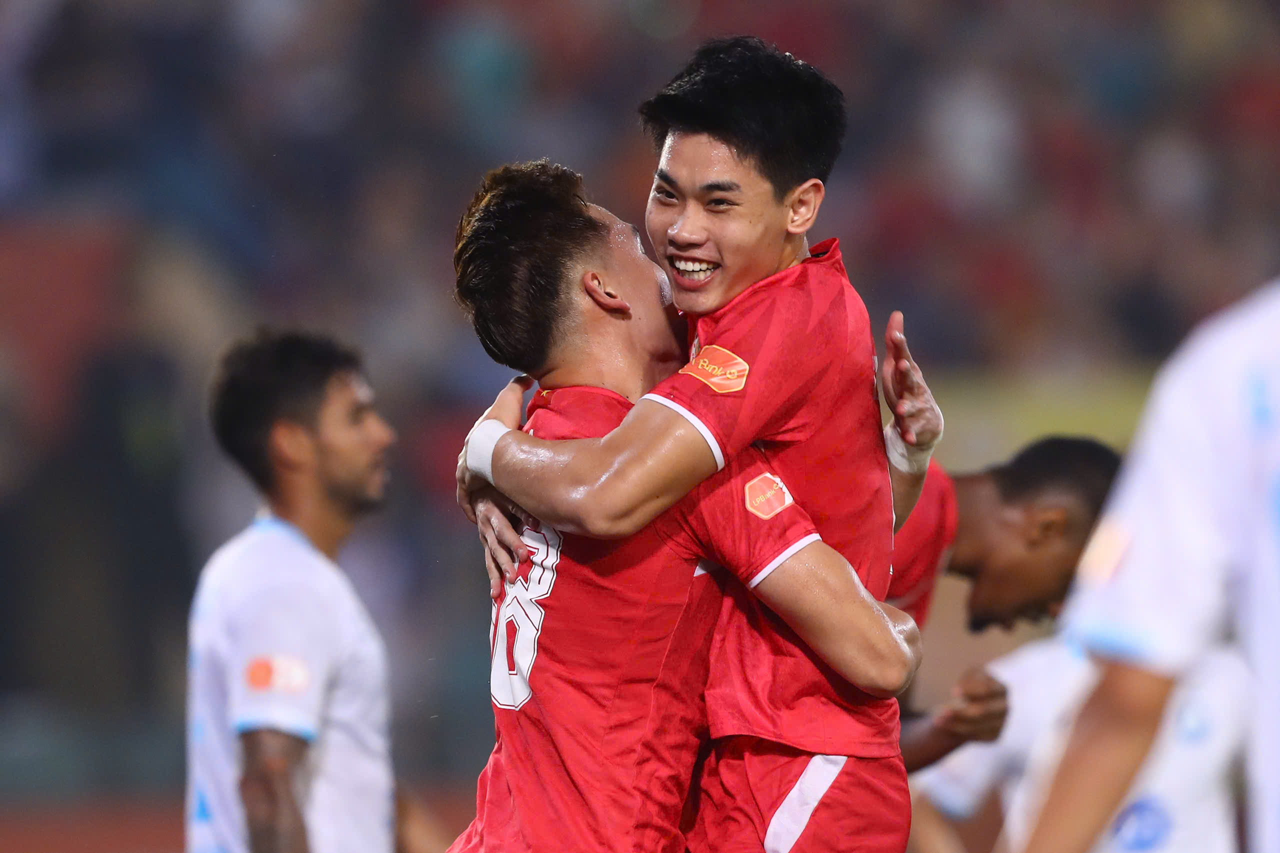 Tin nóng bóng đá Việt hôm nay 11/5: U17 Việt Nam cảm ơn CĐV; HLV HAGL lý giải trận thua 'kỳ lạ' - Ảnh 2.