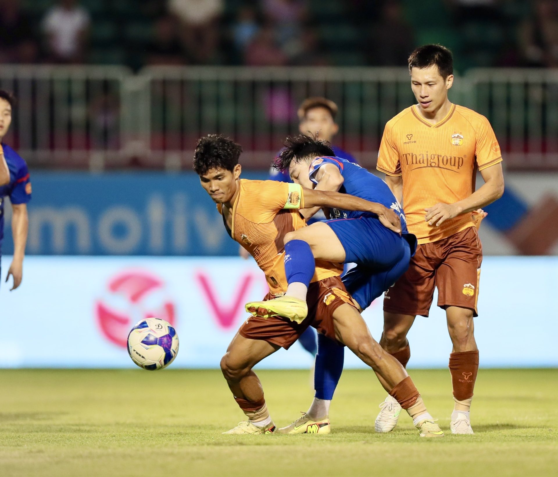 Tin nóng bóng đá Việt hôm nay 11/5: U17 Việt Nam cảm ơn CĐV; HLV HAGL lý giải trận thua 'kỳ lạ' - Ảnh 3.