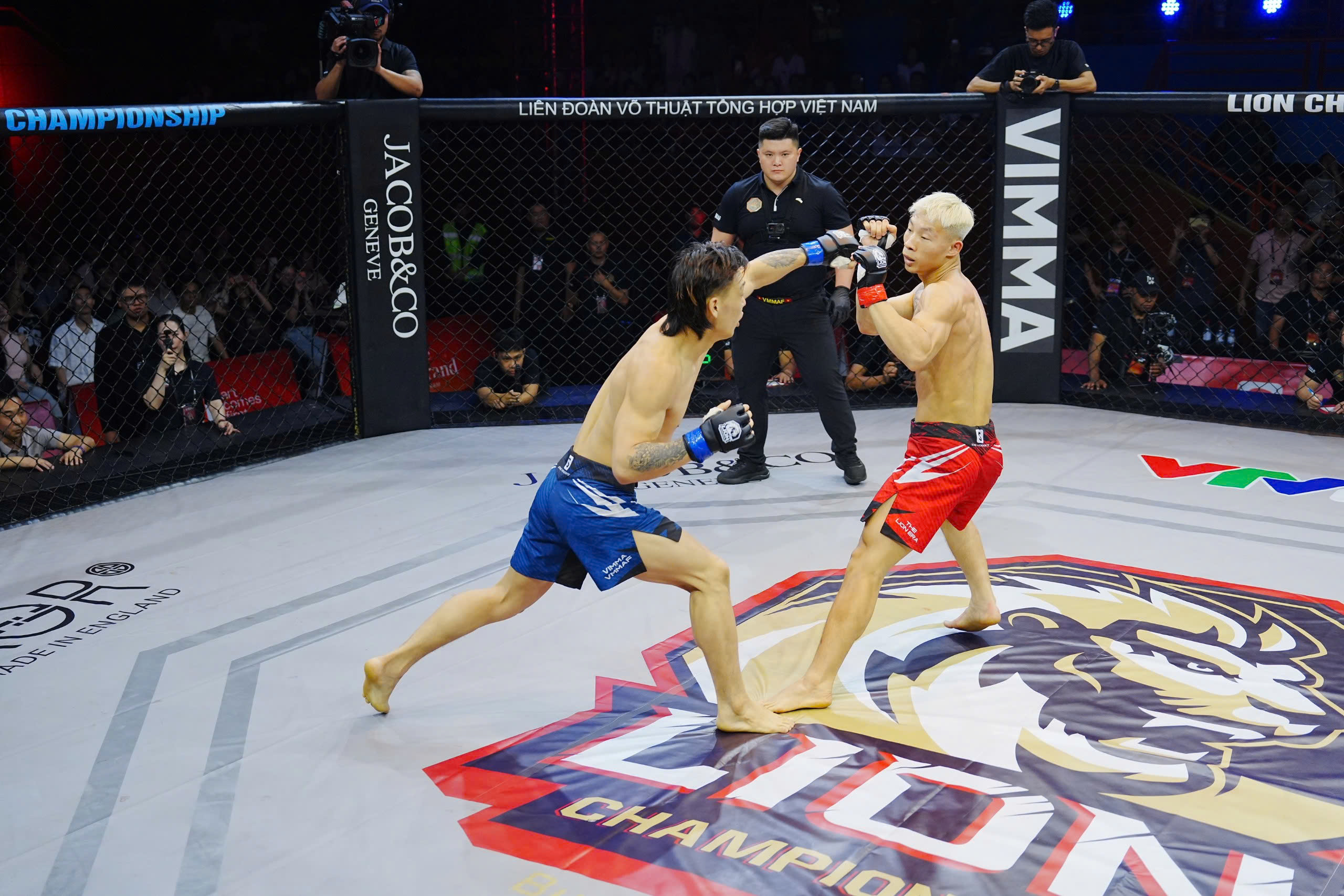 LION Championship 31: Châu La lần thứ hai thắng bằng khóa siết tại LION Championship - Ảnh 1.