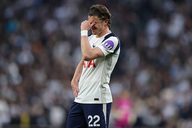 Rạng sáng 12/5, Tottenham tiếp tục khiến người hâm mộ sống trong thấp thỏm khi chỉ giành được trận hòa 1-1 đầy thất vọng trước Leeds United trên sân nhà ở vòng 36 Premier League.