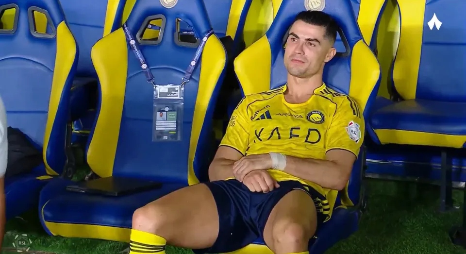 Ronaldo thất vọng khi thủ môn phản lưới nhà khiến Al-Nassr lỡ cơ hội vô địch - Ảnh 3.