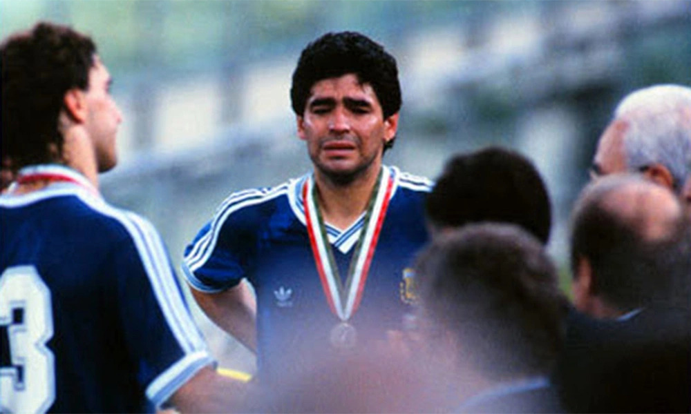 Maradona khóc nức nở sau trận chung kết World Cup 1990