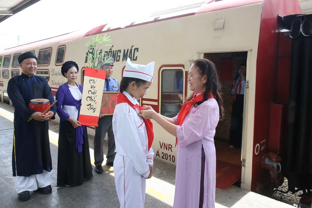 Đưa lịch sử đến gần hơn với thiếu nhi qua chuyến tàu di sản "Hành trình 85 năm: Tre bền - Măng vươn" - Ảnh 7.
