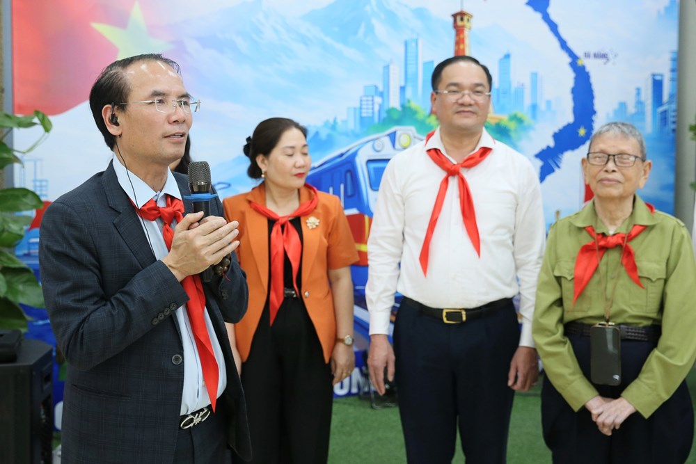 Đưa lịch sử đến gần hơn với thiếu nhi qua chuyến tàu di sản "Hành trình 85 năm: Tre bền - Măng vươn" - Ảnh 1.