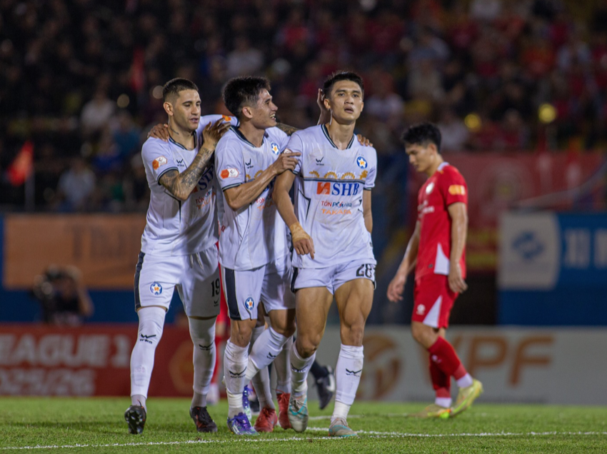 SHB Đà Nẵng tự làm khó mình với thẻ đỏ của cựu tuyển thủ U23 Việt Nam  - Ảnh 1.