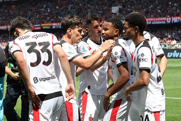 AC Milan đánh bại Genoa 2-1 để tiếp tục nuôi hy vọng giành vé Champions League