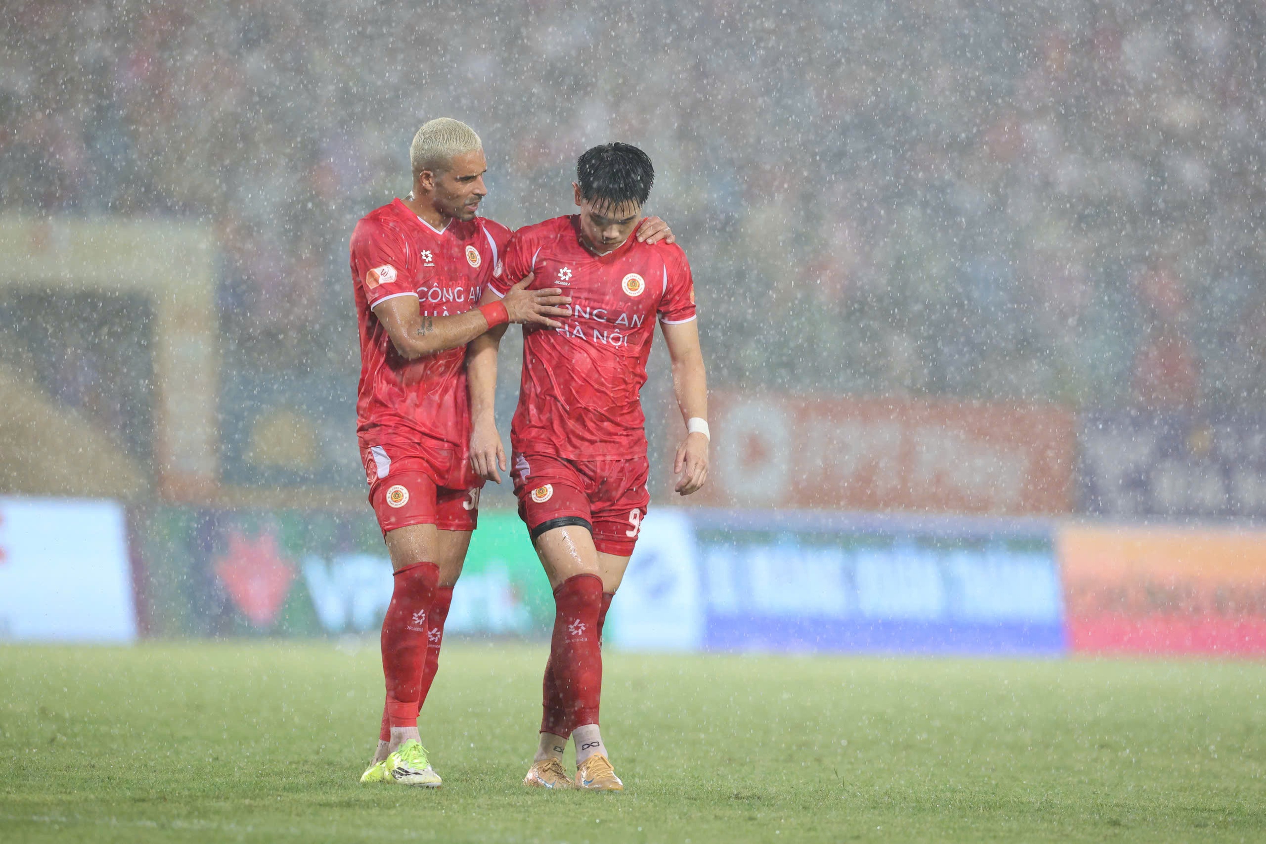 Tin nóng bóng đá Việt hôm nay 18/5: Chủ tịch AFC chúc mừng U17 Việt Nam; Chức vô địch đáng nhớ của CAHN - Ảnh 2.