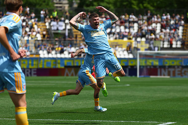 Como tiếp tục gây bất ngờ khi thắng Parma 1-0 nhờ bàn duy nhất của Alberto Moreno. Đội bóng của HLV Cesc Fàbregas vượt qua Juventus để leo lên vị trí thứ năm Serie A
