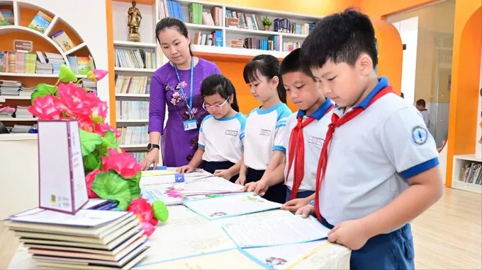 Xây dựng văn hóa con người Thành phố Hồ Chí Minh gắn với học theo gương Bác  - Ảnh 2.