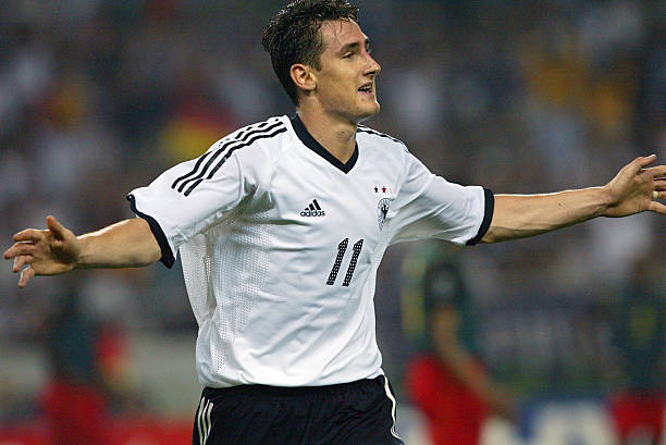 Đứng ở vị trí số một trong danh sách ghi bàn nhiều nhất lịch sử World Cup là Miroslav Klose. Cựu tiền đạo tuyển Đức sở hữu 16 bàn thắng sau 24 trận, trải dài qua bốn kỳ World Cup từ năm 2002 đến 2014
