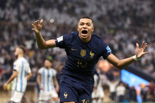 Top những cầu thủ ghi bàn nhiều nhất lịch sử World Cup: Messi và Mbappe sẽ tiếp tục lập nên kì tích mới? - Ảnh 4.