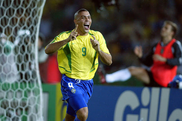 Ronaldo ghi tổng cộng 15 bàn thắng ở các kỳ World Cup