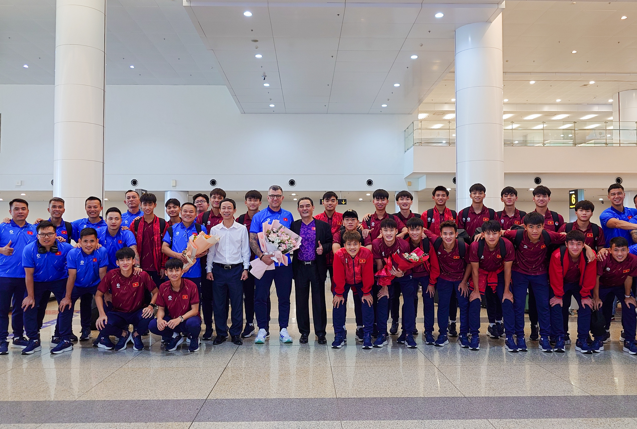Tin nóng bóng đá Việt hôm nay 19/5: CAHN nhận Cúp vô địch vào ngày 31/5; U17 Việt Nam rút ra bài học - Ảnh 2. Tin nóng bóng đá Việt hôm nay 19/5: CAHN nhận Cúp vô địch vào ngày 31/5; U17 Việt Nam rút ra bài học - Ảnh 2.