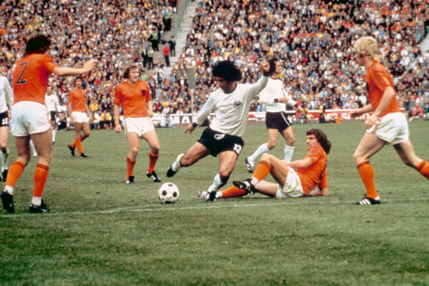 Gerd Muller (áo trắng, tuyển Đức) ghi 10 bàn ở World Cup 1970 Gerd Muller (áo trắng, tuyển Đức) ghi 10 bàn ở World Cup 1970