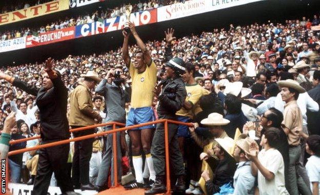 Chuyện World Cup ngày xưa: 'Jogo Bonito' - bàn thắng hoàn hảo định nghĩa lại vẻ đẹp của bóng đá - Ảnh 7. Chuyện World Cup ngày xưa: 'Jogo Bonito' - bàn thắng hoàn hảo định nghĩa lại vẻ đẹp của bóng đá - Ảnh 7.