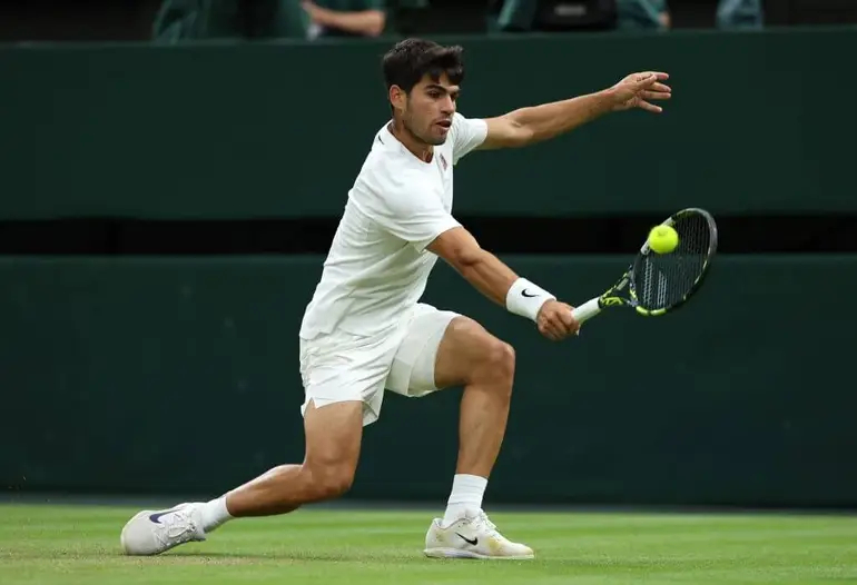 Alcaraz lỡ tiếp Wimbledon vì chấn thương cổ tay - Ảnh 1. Alcaraz lỡ tiếp Wimbledon vì chấn thương cổ tay - Ảnh 1.