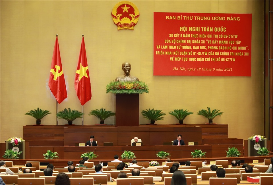 136 năm Ngày sinh Chủ tịch Hồ Chí Minh: Đảng ta đặc biệt coi trọng trách nhiệm nêu gương của cán bộ, đảng viên theo tư tưởng Hồ Chí Minh - Ảnh 3. 136 năm Ngày sinh Chủ tịch Hồ Chí Minh: Đảng ta đặc biệt coi trọng trách nhiệm nêu gương của cán bộ, đảng viên theo tư tưởng Hồ Chí Minh - Ảnh 3.