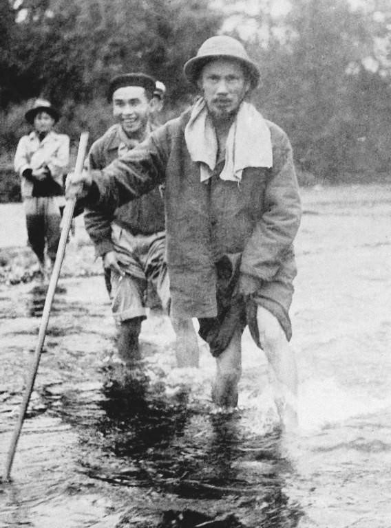 136 năm Ngày sinh Chủ tịch Hồ Chí Minh: Từ khát vọng cứu nước đến giải phóng dân tộc, giải phóng con người - Ảnh 1. 136 năm Ngày sinh Chủ tịch Hồ Chí Minh: Từ khát vọng cứu nước đến giải phóng dân tộc, giải phóng con người - Ảnh 1.
