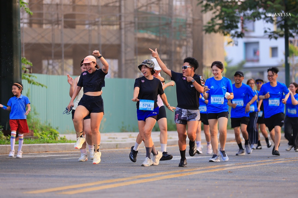 Anh Tú ATUS, Nicky cùng hội yêu nắng khuấy động ANESSA Run To Shine 2026 - Ảnh 3.