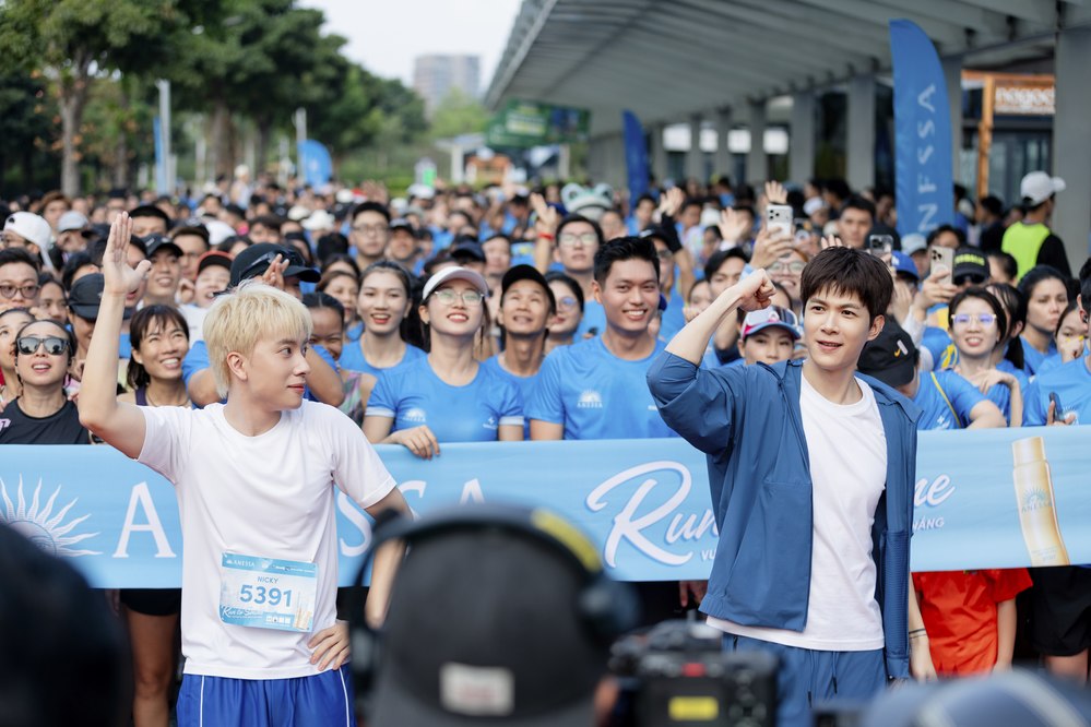 Anh Tú ATUS, Nicky cùng hội yêu nắng khuấy động ANESSA Run To Shine 2026 - Ảnh 1.