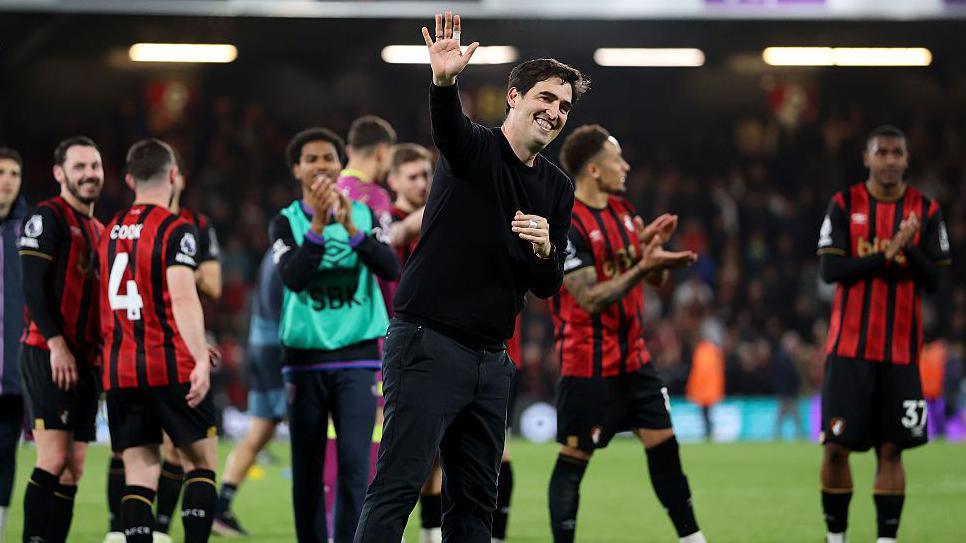 Trớ trêu: Aston Villa phải… thua ở vòng cuối để Ngoại hạng Anh có thêm vé dự C1 4 Aston Villa
