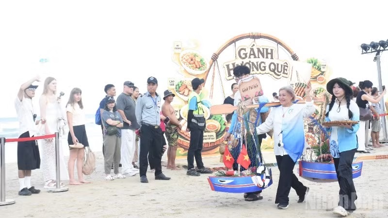  Khi ký ức hàng rong hòa nhịp cùng phố biển hiện đại - Ảnh 2.