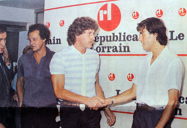 Chuyện World Cup ngày xưa: Seville 1982 - trận cầu vĩ đại nhất nhưng tai tiếng nhất lịch sử - Ảnh 7. Chuyện World Cup ngày xưa: Seville 1982 - trận cầu vĩ đại nhất nhưng tai tiếng nhất lịch sử - Ảnh 7.