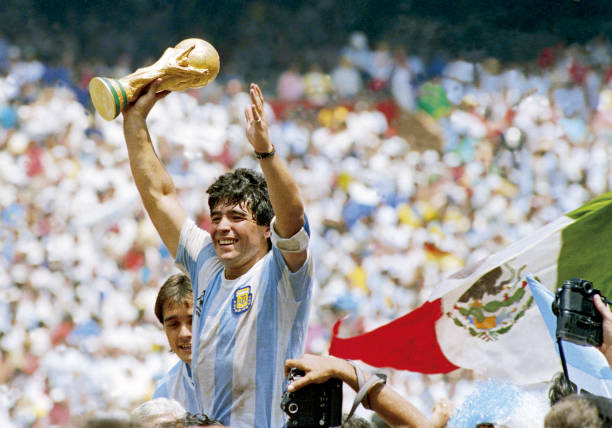 Maradona đang cùng Messi dẫn đầu danh sách "vua kiến tạo" trong lịch sử World Cup với 8 đường chuyền thành bàn