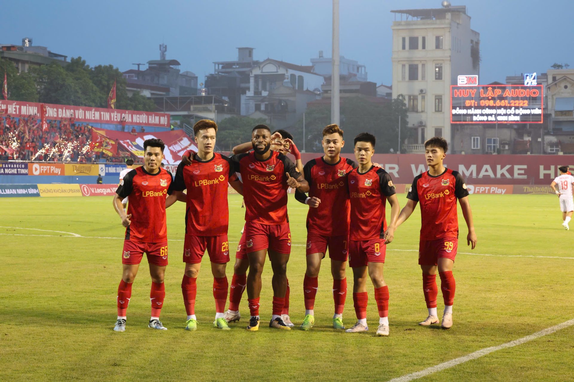 Vòng 24 LPBank V-League 2025/26: 'Đại chiến' tốp 3 - Ảnh 2. Vòng 24 LPBank V-League 2025/26: 'Đại chiến' tốp 3 - Ảnh 2.