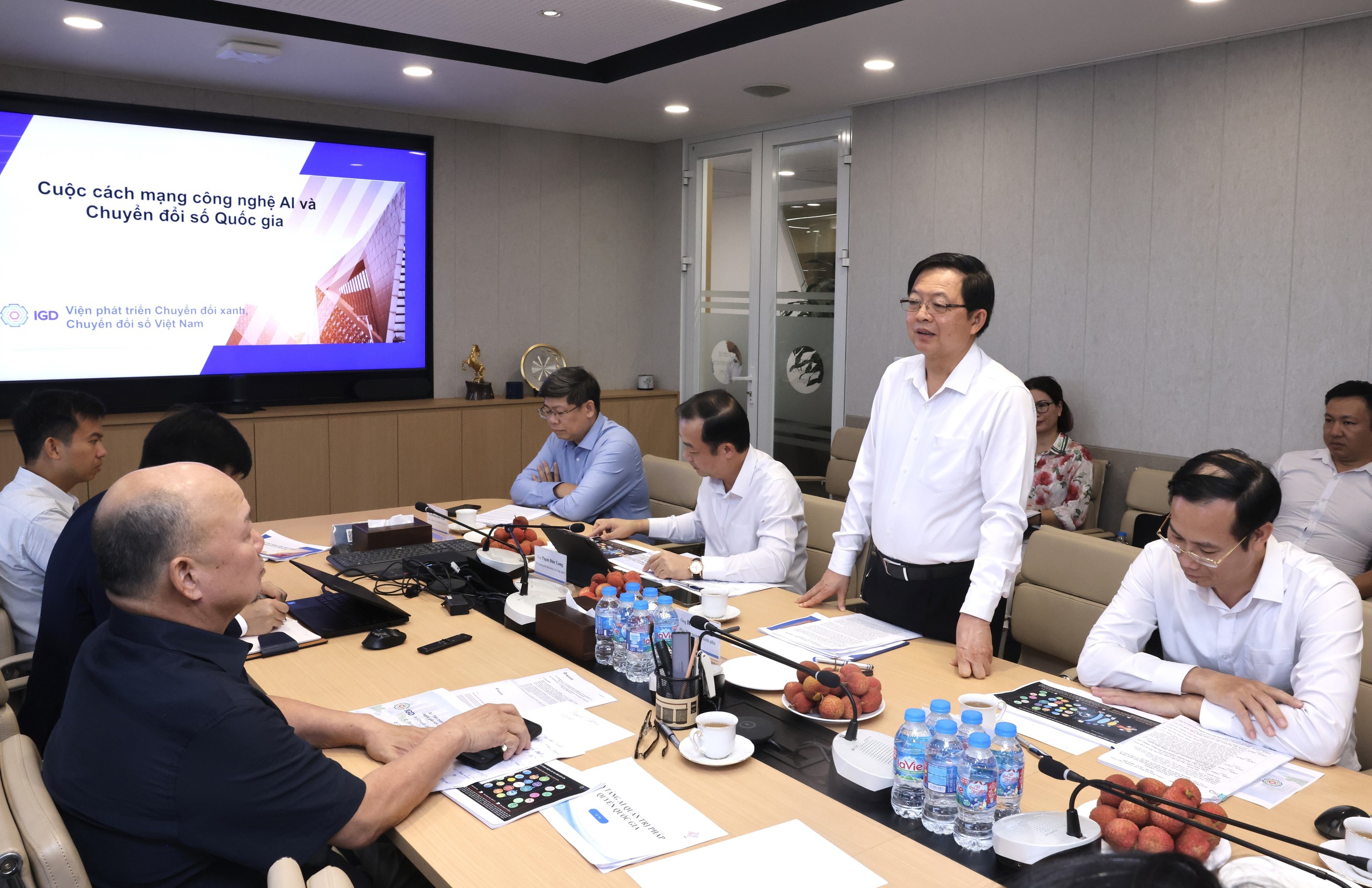 Phó Thủ tướng Hồ Quốc Dũng: Xây dựng Khung kiến trúc tổng thể quốc gia số chất lượng, phục vụ hiệu quả công tác quản lý nhà nước - Ảnh 3. Phó Thủ tướng Hồ Quốc Dũng: Xây dựng Khung kiến trúc tổng thể quốc gia số chất lượng, phục vụ hiệu quả công tác quản lý nhà nước - Ảnh 3.