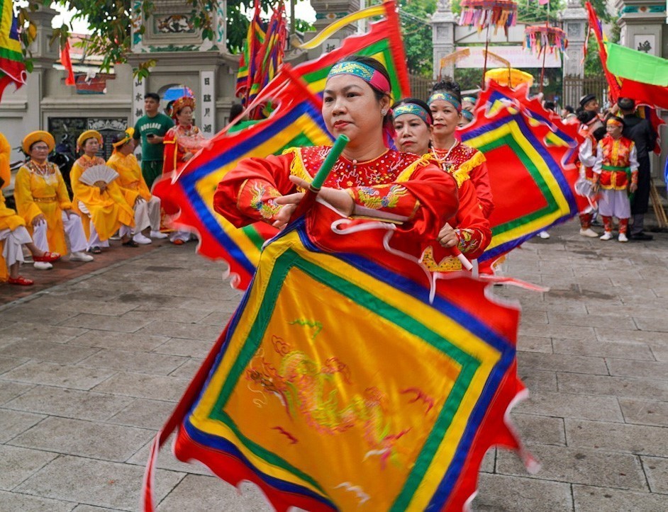 Ấn tượng nghi thức "Phong áo Phật" tại Lễ hội làng Keo - Ảnh 9. Ấn tượng nghi thức "Phong áo Phật" tại Lễ hội làng Keo - Ảnh 9.