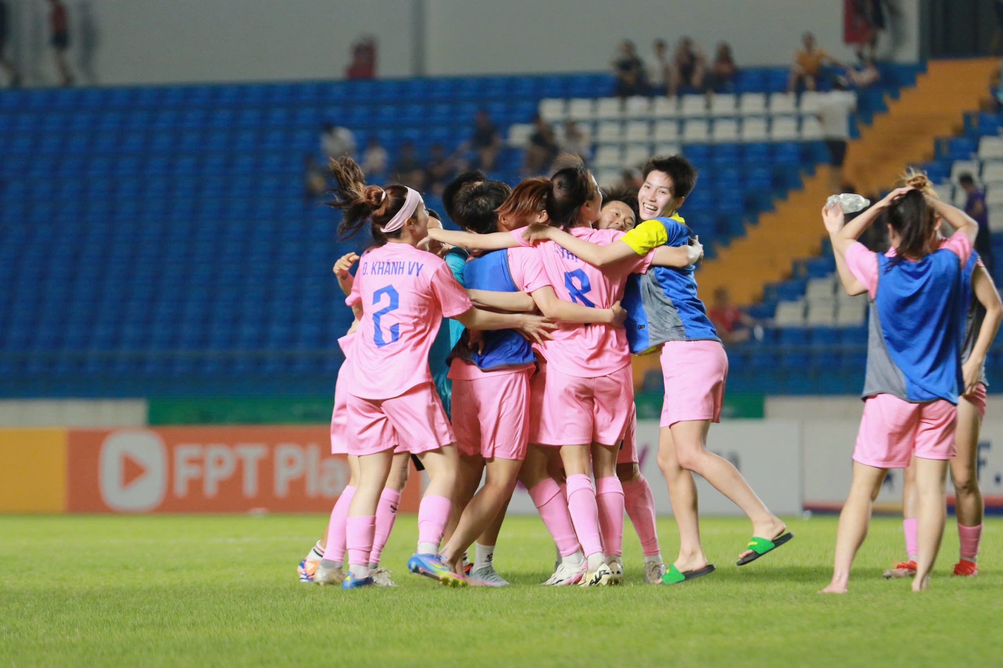 Tin nóng bóng đá Việt hôm nay 24/5: CLB nữ TP.HCM nhận giải Fair Play; HLV Lê Đức Tuấn tin CLB Đà Nẵng trụ hạng - Ảnh 3.