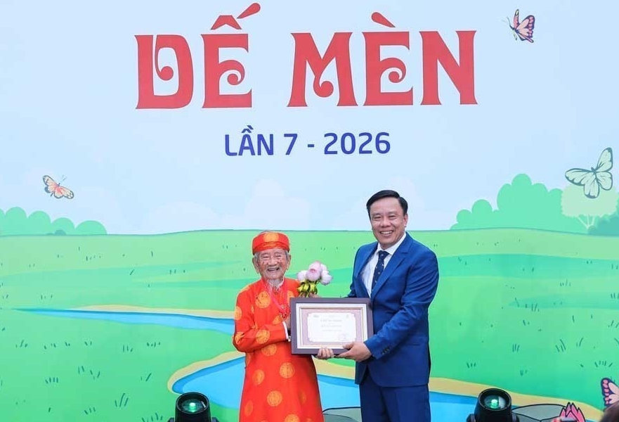 Dư âm Giải Dế Mèn 2026 - "Đại sứ Dế Mèn" Nguyễn Đình Tư (106 tuổi): Muốn nhờ chuyển đổi số để trao truyền bí quyết nghề - Ảnh 1. Dư âm Giải Dế Mèn 2026 - "Đại sứ Dế Mèn" Nguyễn Đình Tư (106 tuổi): Muốn nhờ chuyển đổi số để trao truyền bí quyết nghề - Ảnh 1.
