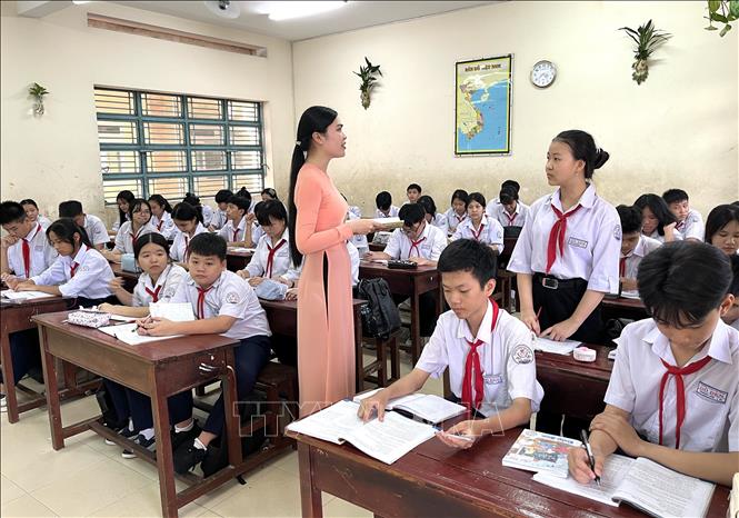 Nhà giáo được hưởng phụ cấp ưu đãi nghề từ 20% đến 80% - Ảnh 1. Nhà giáo được hưởng phụ cấp ưu đãi nghề từ 20% đến 80% - Ảnh 1.
