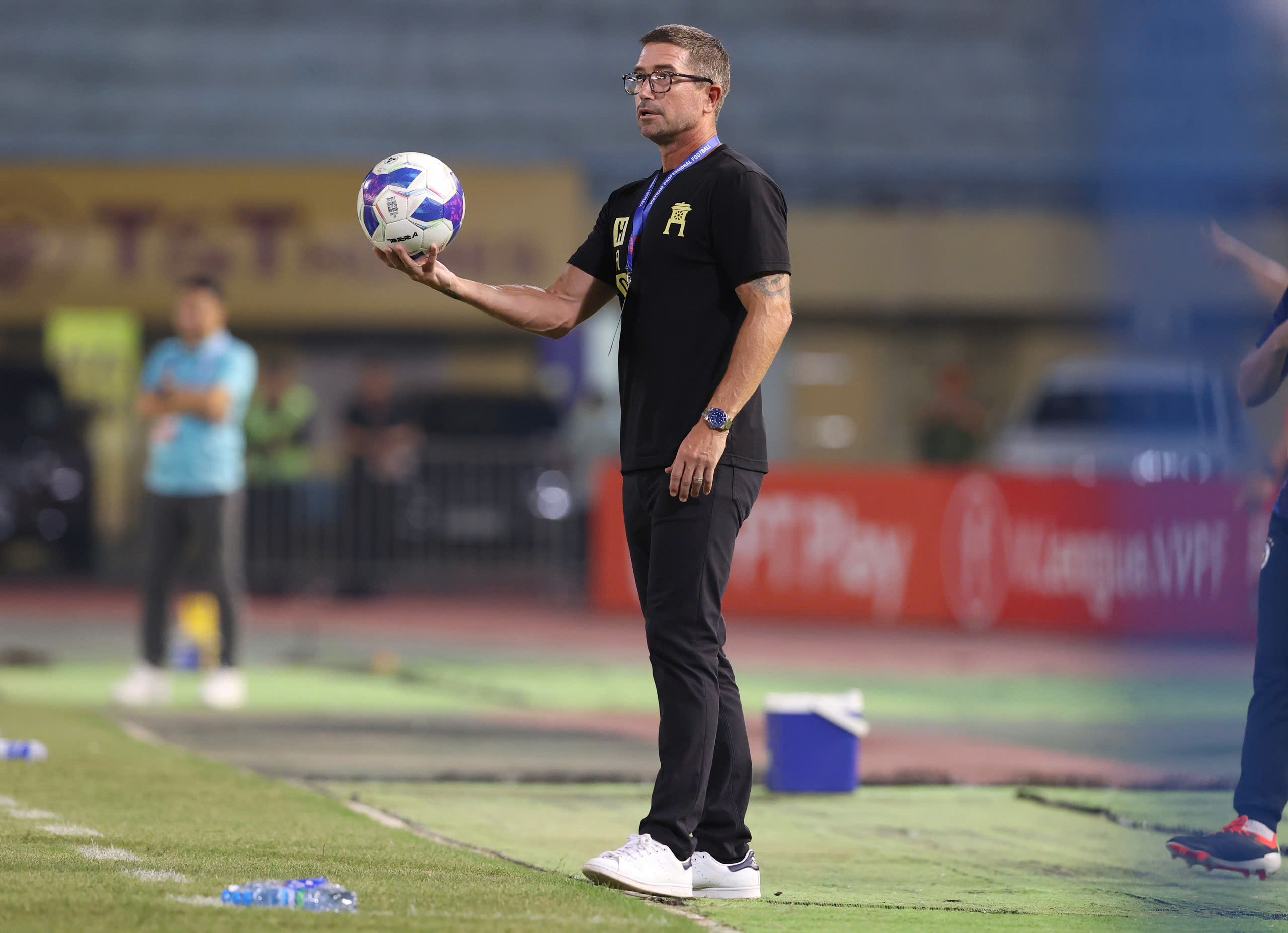 Tin nóng bóng đá Việt hôm nay 25/5: HLV Harry Kewell thận trọng; Xuân Son tịt ngòi 6 trận - Ảnh 1. Tin nóng bóng đá Việt hôm nay 25/5: HLV Harry Kewell thận trọng; Xuân Son tịt ngòi 6 trận - Ảnh 1.