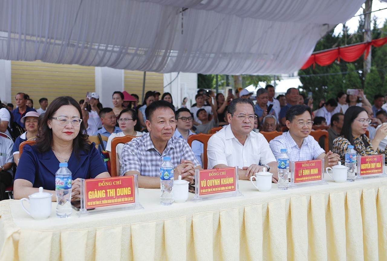 CẬN CẢNH giải đua ngựa truyền thống Bắc Hà 2026: Hấp dẫn và đậm màu sắc văn hóa - Ảnh 2.